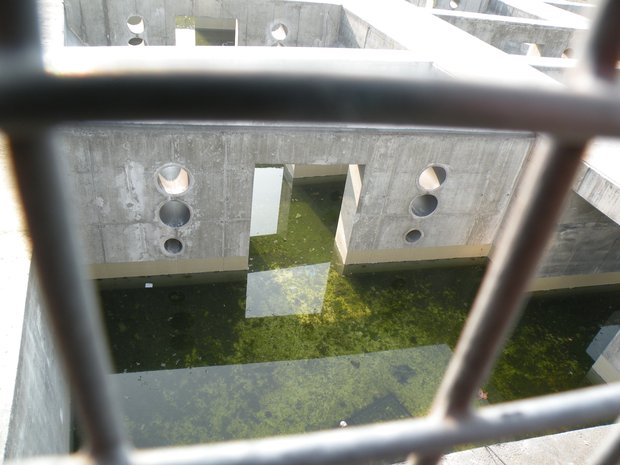  caissons de couverture des voies ferrées, eau stagnante